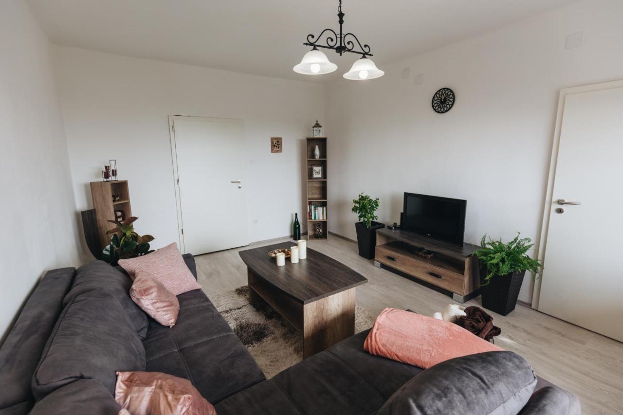 Magas-Lak Apartman Eger Exterior photo